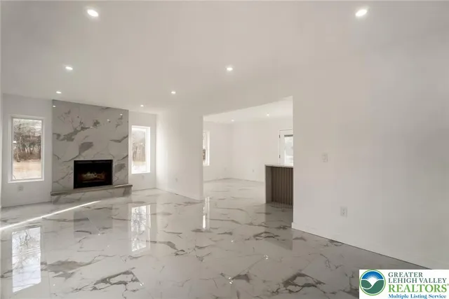 $419,900 | 2641 Yellowstone Drive, Blakeslee, PA 18610