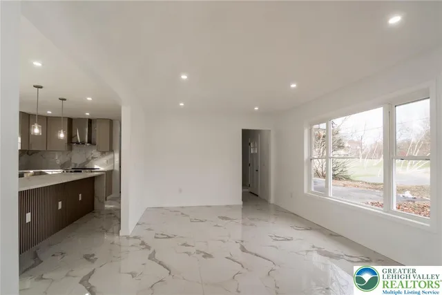 $419,900 | 2641 Yellowstone Drive, Blakeslee, PA 18610