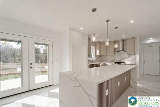 $419,900 | 2641 Yellowstone Drive, Blakeslee, PA 18610