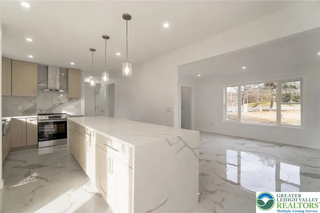 $419,900 | 2641 Yellowstone Drive, Blakeslee, PA 18610