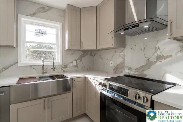 $419,900 | 2641 Yellowstone Drive, Blakeslee, PA 18610