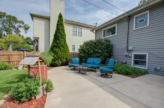 $420,000 | 154 South Ellyn Avenue, Glen Ellyn, IL 60137