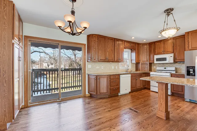 $420,000 | 154 South Ellyn Avenue, Glen Ellyn, IL 60137