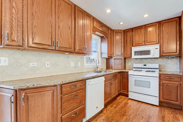 $420,000 | 154 South Ellyn Avenue, Glen Ellyn, IL 60137