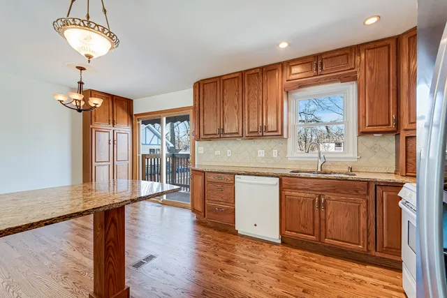 $420,000 | 154 South Ellyn Avenue, Glen Ellyn, IL 60137