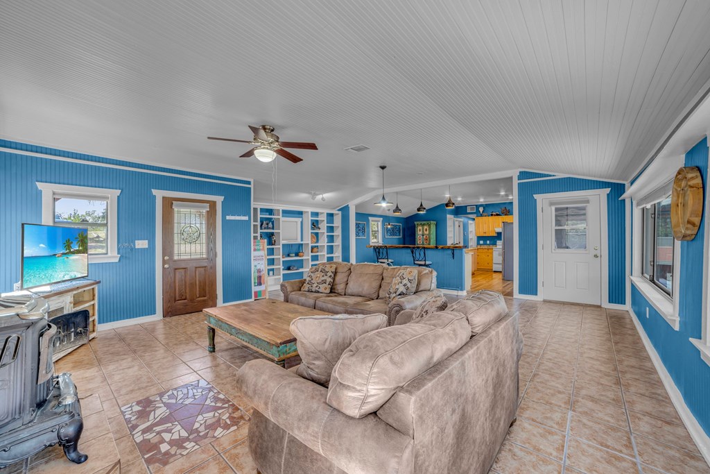 117 Ancient Coast Road Fredericksburg, TX 78624 - Photo 4 of 24