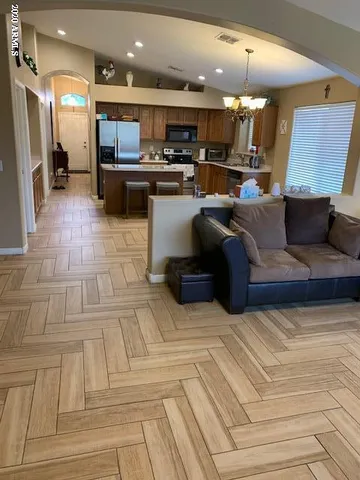 $2,600 | 3901 West Kings Avenue, Phoenix, AZ 85053