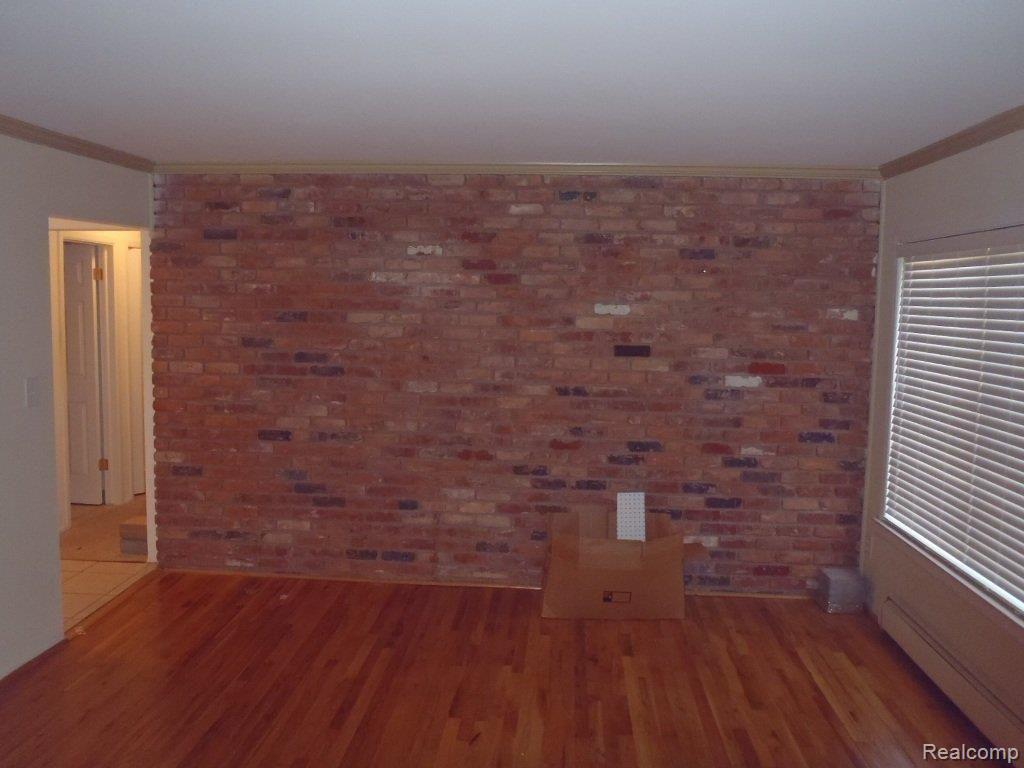 821 West Maple Road Clawson, MI 48017 - Photo 5 of 11 RON_10-8-11 252