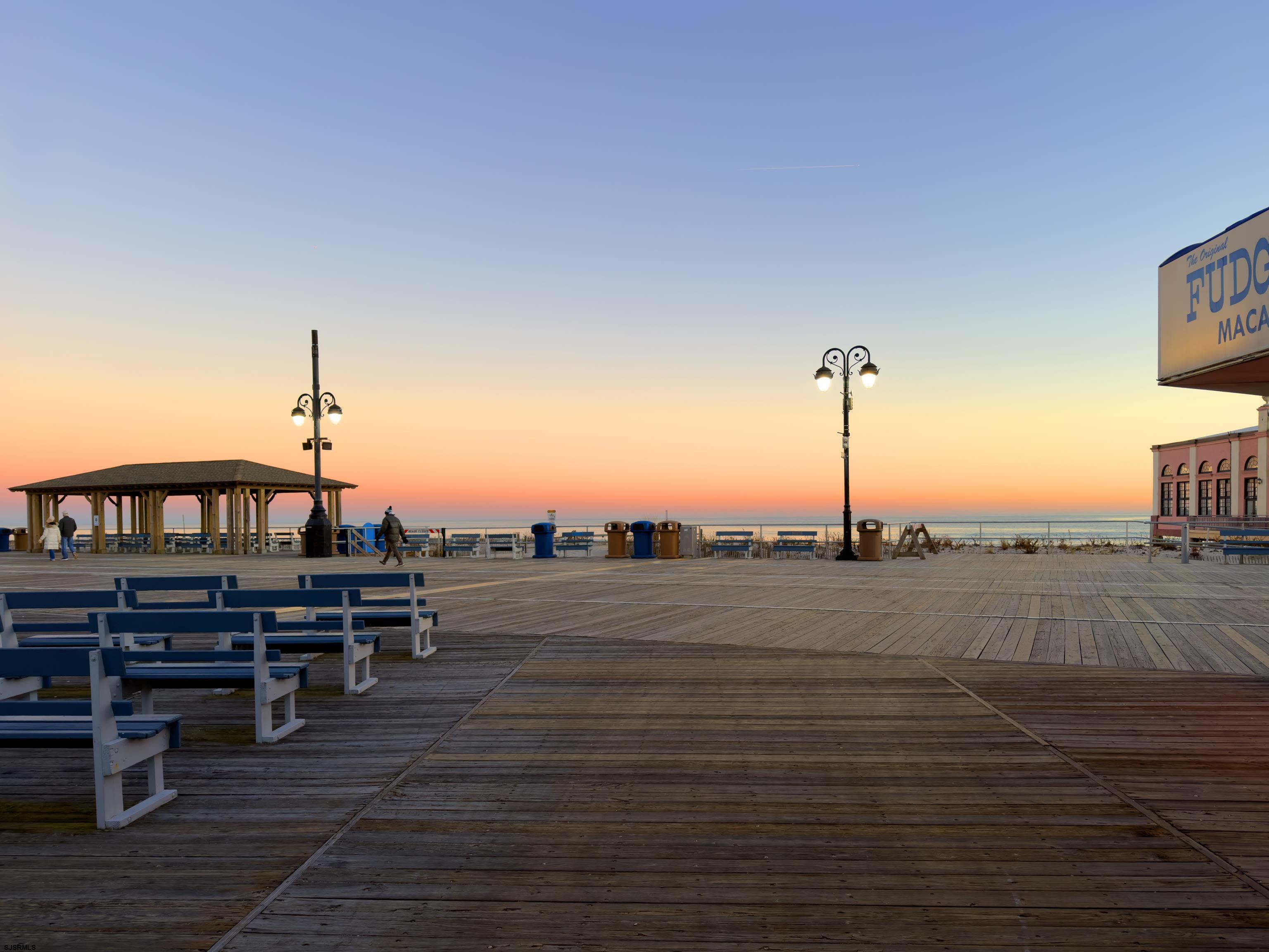 807 East 8th Street, Unit 515 Ocean City, NJ 08226 - Photo 27 of 34 a view of a terrace with seating space
