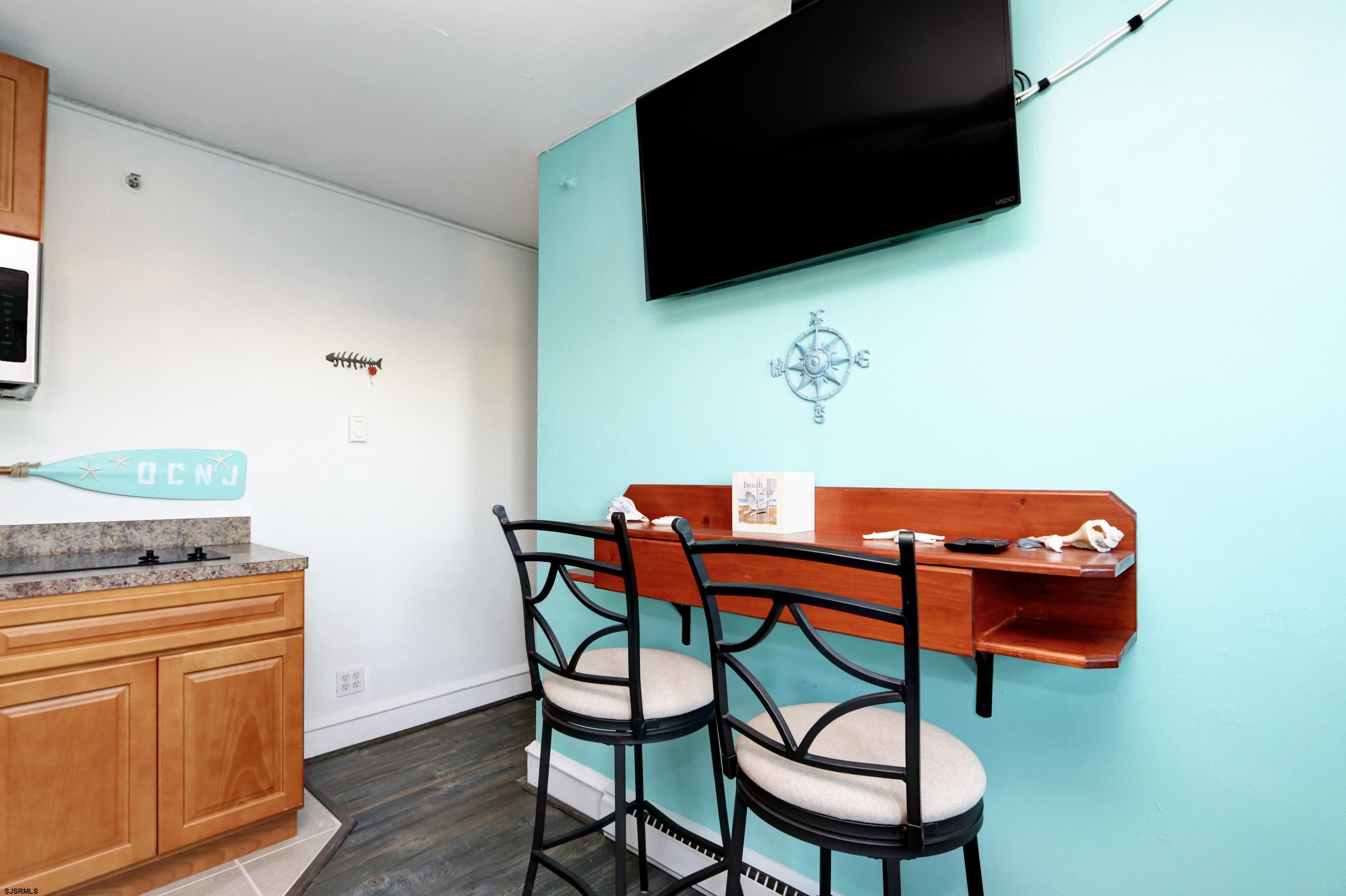 807 East 8th Street, Unit 515 Ocean City, NJ 08226 - Photo 8 of 34 a view of a dining room with furniture and wooden floor
