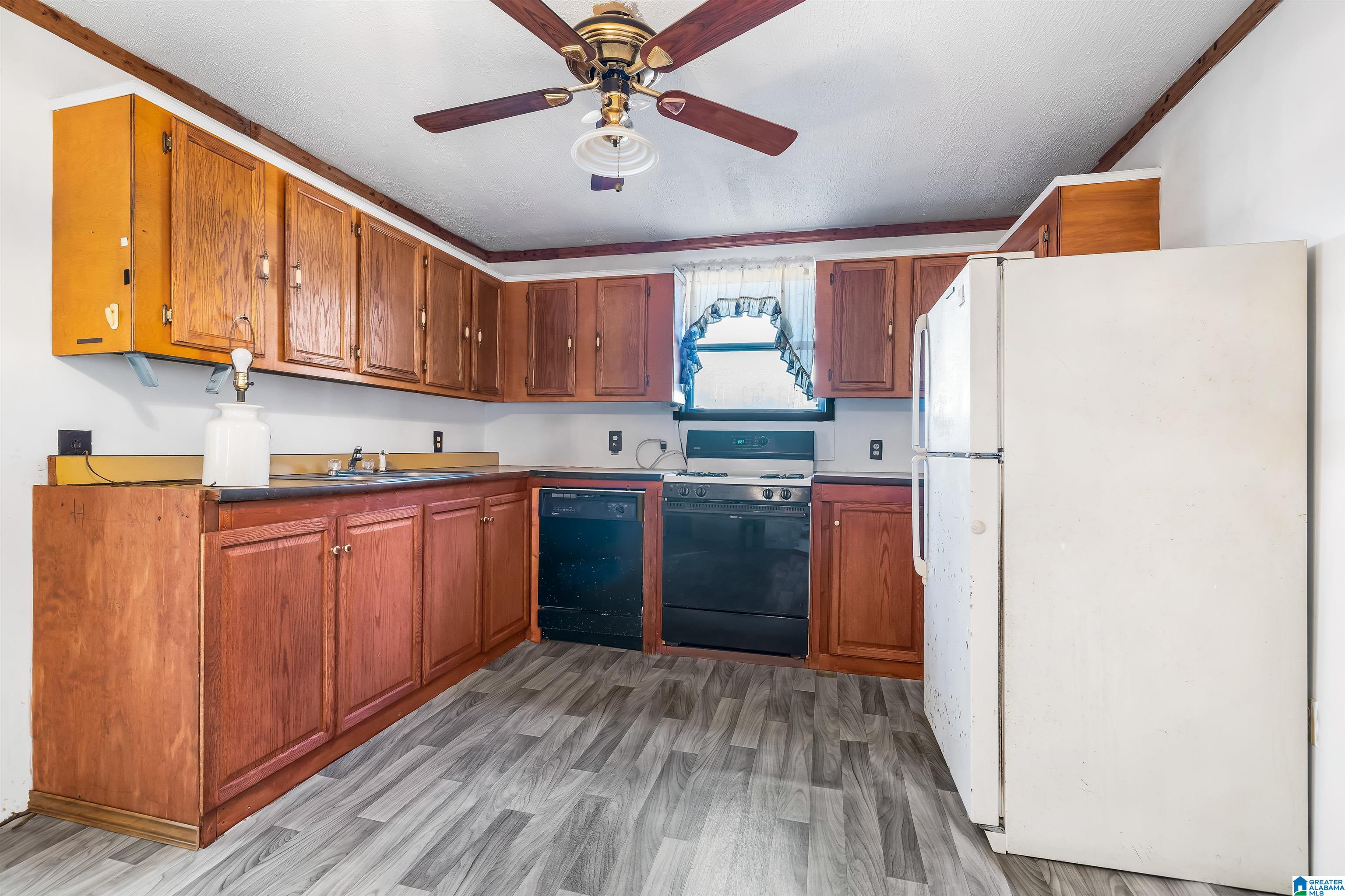 242 Strong Road Talladega, AL 35160 - Photo 20 of 51