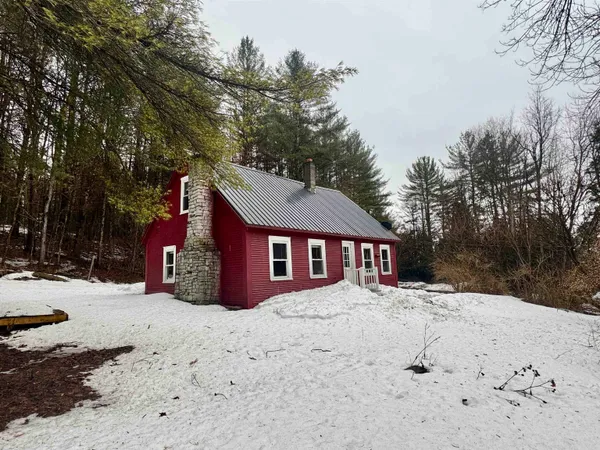 $198,500 | 136 Ann Wilson Road, Derby, VT 05829