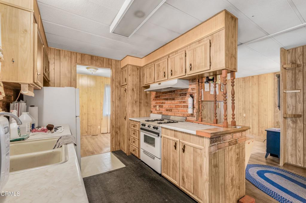 250 East Telegraph Road, Unit 1 Fillmore, CA 93015 - Photo 14 of 32 9
