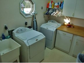 201 Free Hill Road Gray, TN 37615 - Photo 11 of 12 Laundry and Mud Room