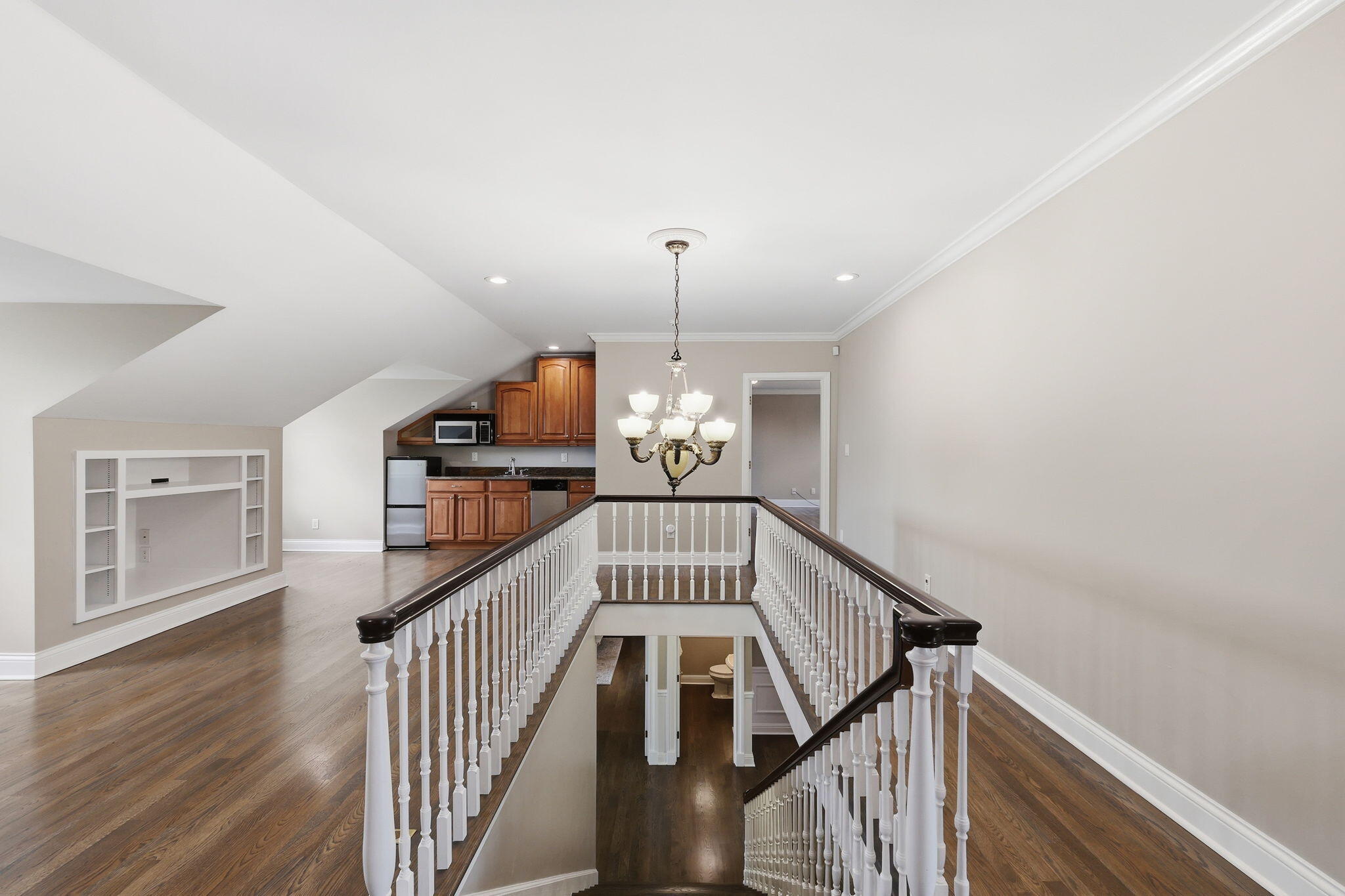 174 North Crest Road Chattanooga, TN 37404 - Photo 27 of 50 Upstairs Landing