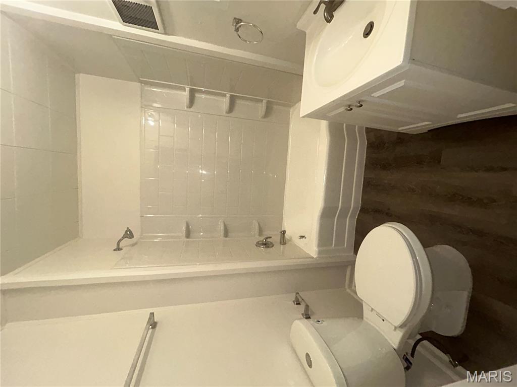 3306 Falling Springs Road Cahokia, IL 62206 - Photo 4 of 16