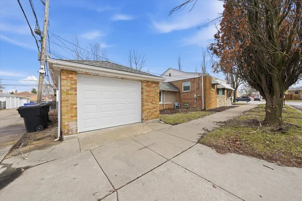 $289,900 | 2658 West 83rd Street, Chicago, IL 60652