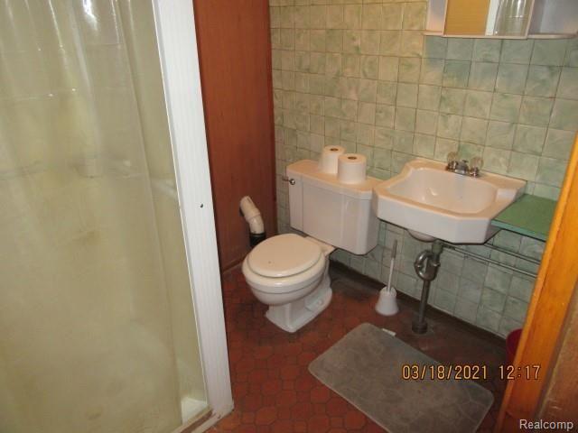 15583 Champaign Road Allen Park, MI 48101 - Photo 37 of 43 half bath 1.JPG