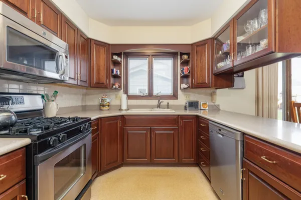 $399,900 | 2021 Alschuler Drive, Aurora, IL 60506
