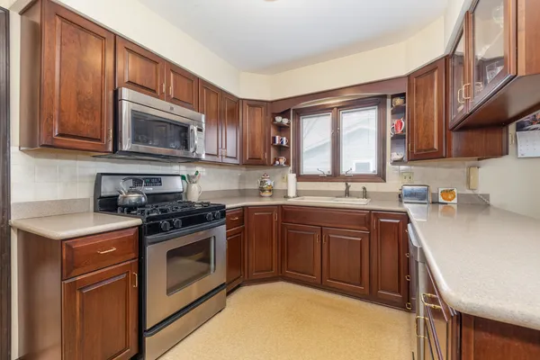 $399,900 | 2021 Alschuler Drive, Aurora, IL 60506