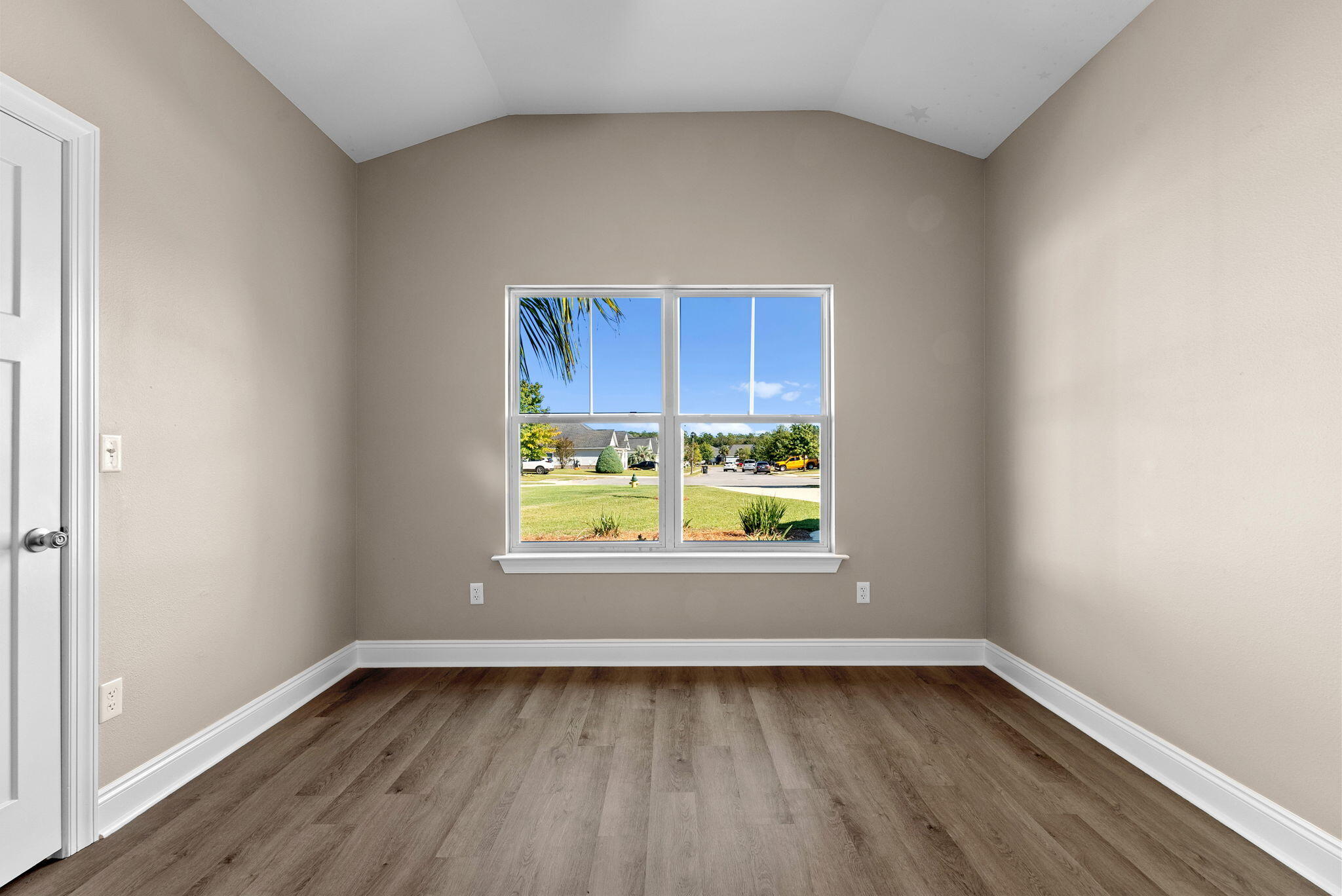 266 Partridge Lane Freeport, FL 32439 - Photo 28 of 36 an empty room with window