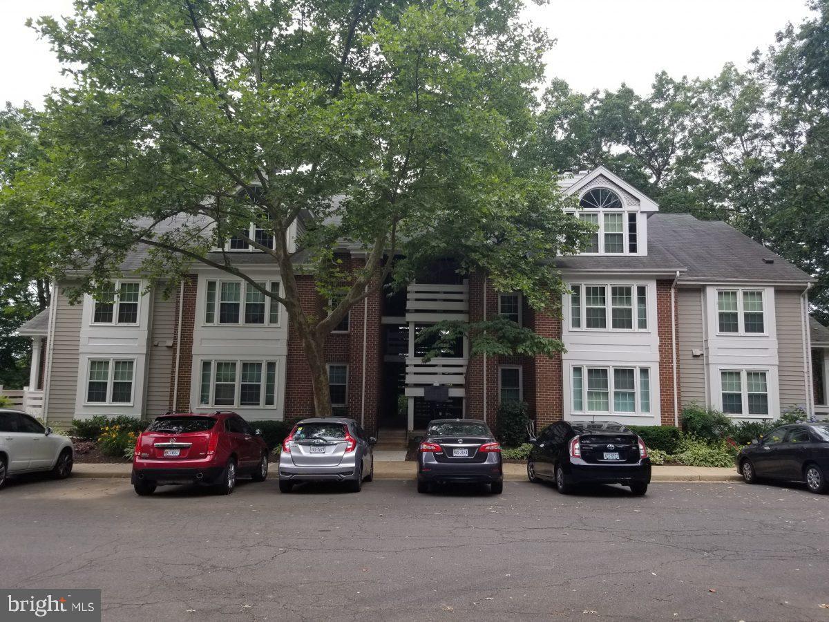 11120 Beaver Trail Court Reston, VA 20191 - Photo 2 of 19 Gallery Image 2