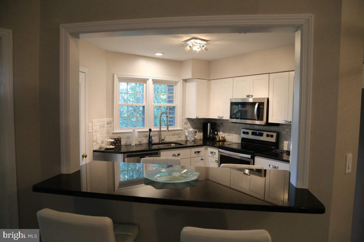 11120 Beaver Trail Court Reston, VA 20191 - Photo 5 of 19 Gallery Image 5