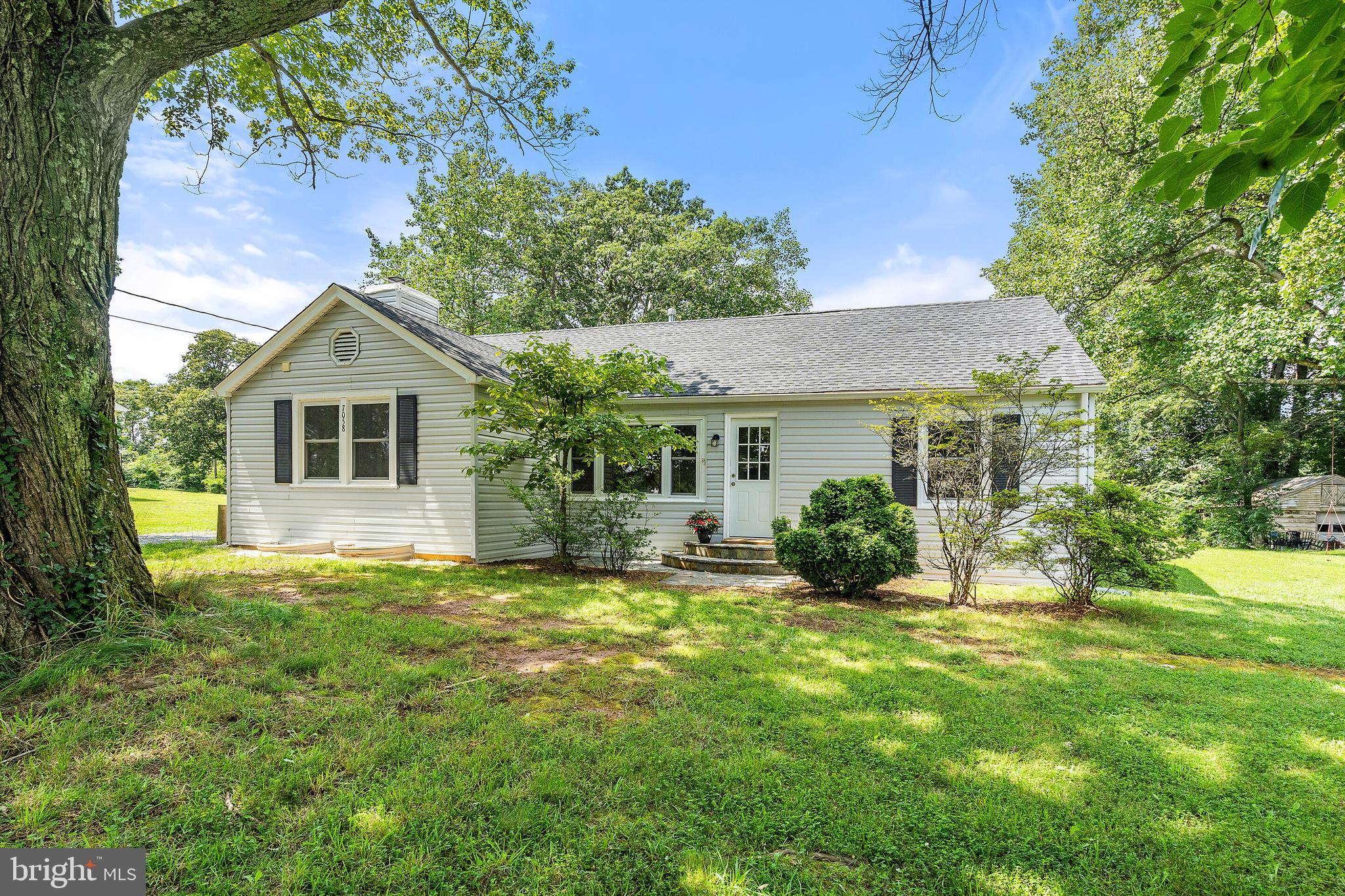 7058 Grays Mill Road Warrenton, VA 20187 - Photo 4 of 32