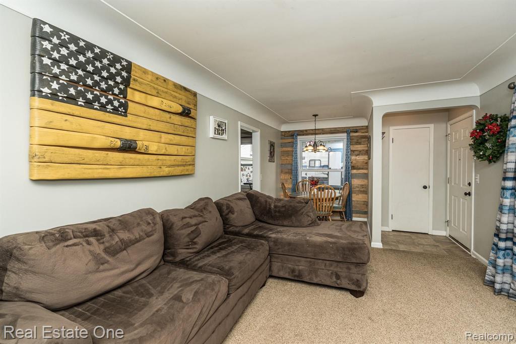 290 Maplehill Road Rochester Hills, MI 48306 - Photo 7 of 22