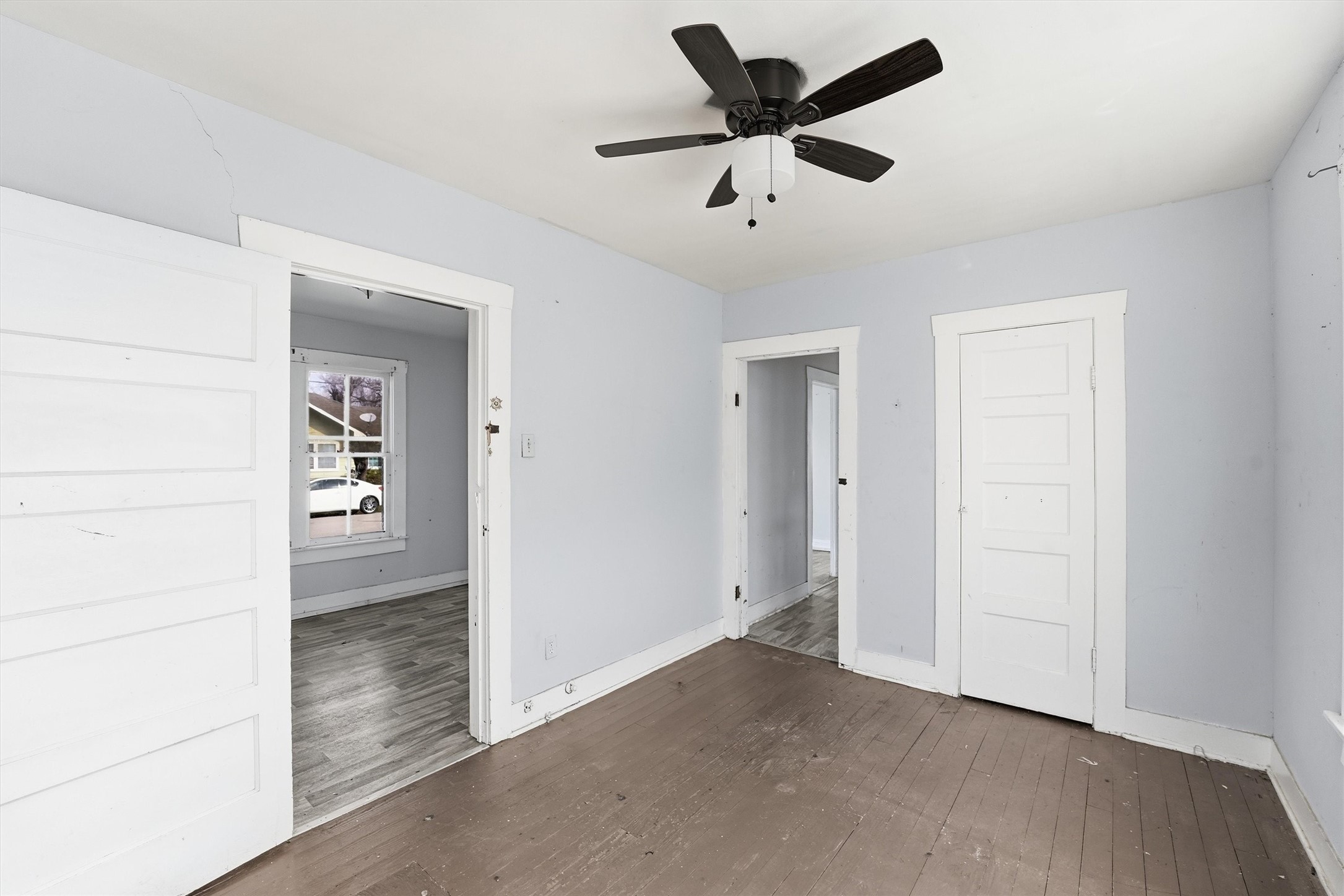 2420 Stevens Street Houston, TX 77026 - Photo 12 of 15 an empty room with closet and a ceiling fan