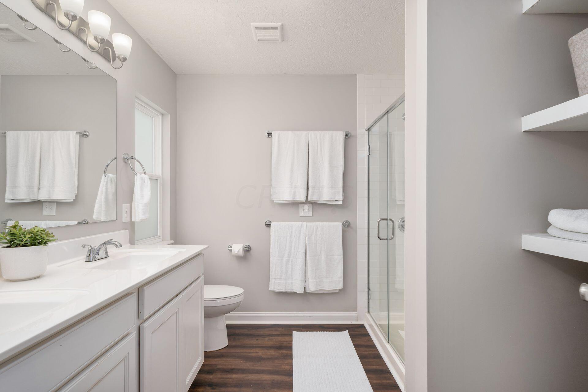 3927 Trail Ridge Drive Columbus, OH 43228 - Photo 25 of 54 Owner Bath