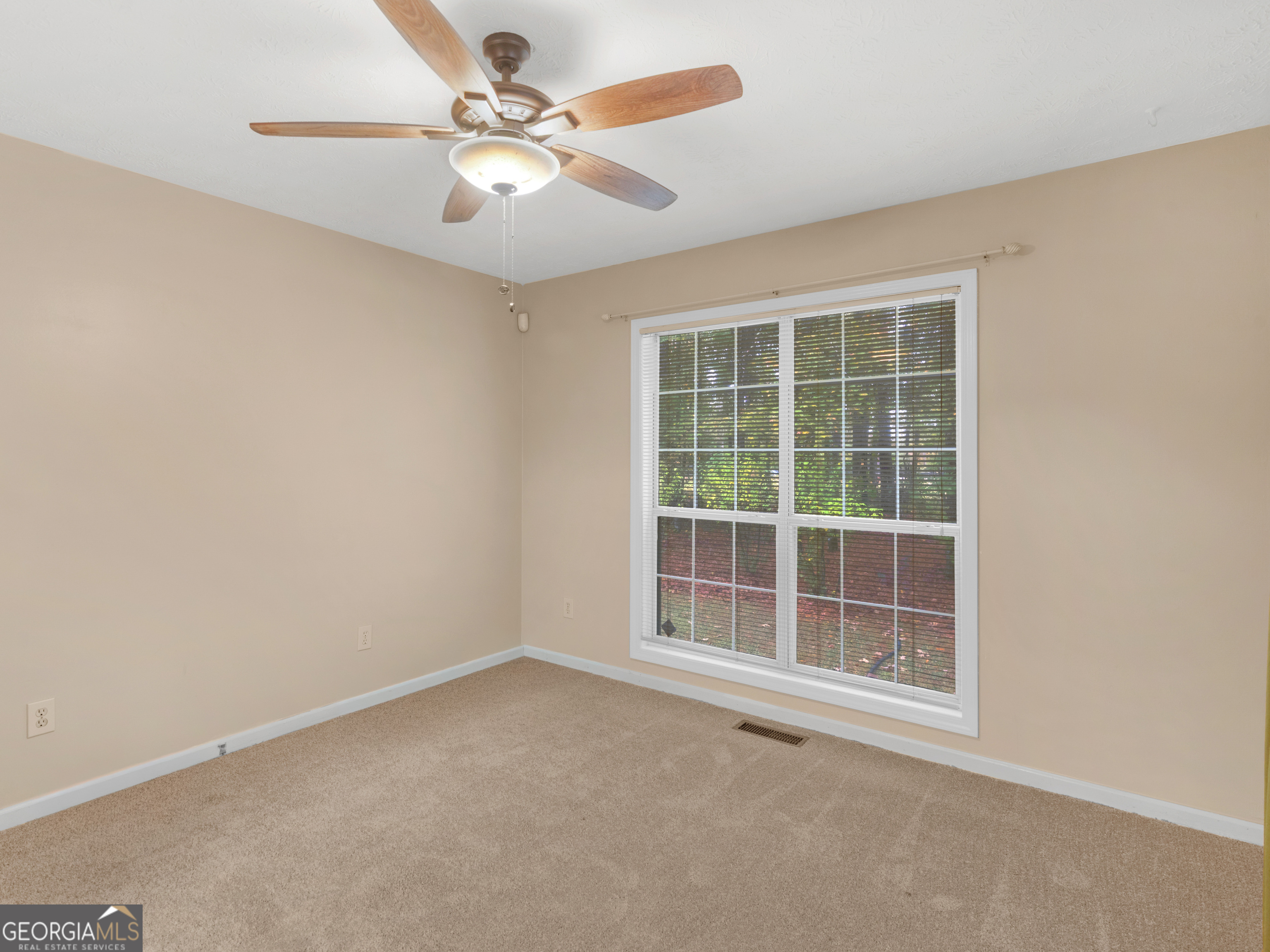 12012 Turner Road Hampton, GA 30228 - Photo 12 of 38 an empty room with windows and fan