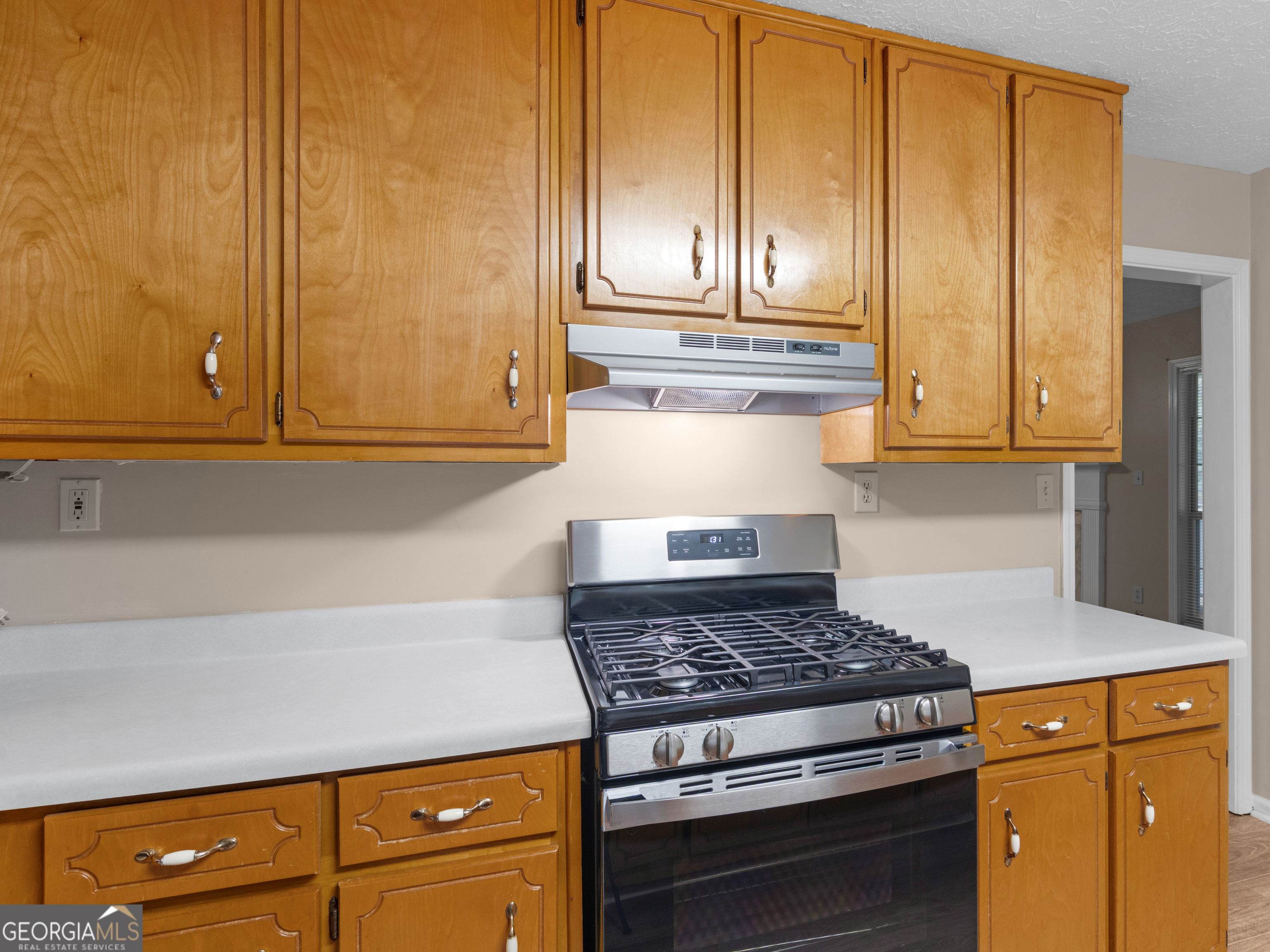 12012 Turner Road Hampton, GA 30228 - Photo 9 of 38 a kitchen with granite countertop cabinets and appliances