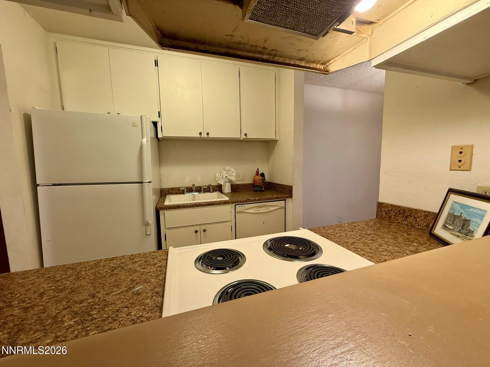 2955 Lakeside Drive, Unit 120 Reno, NV 89509 - Photo 8 of 21 a kitchen with a refrigerator and a stove