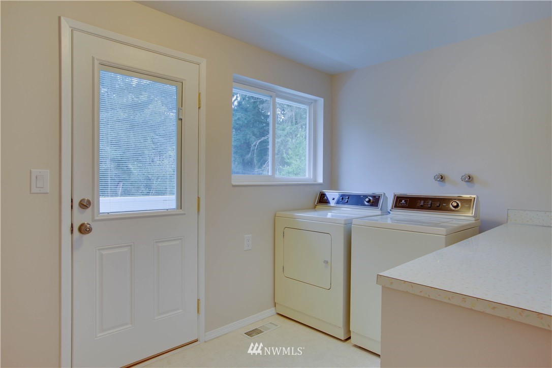 1909 Northeast 27th Street Renton, WA 98056 - Photo 13 of 25