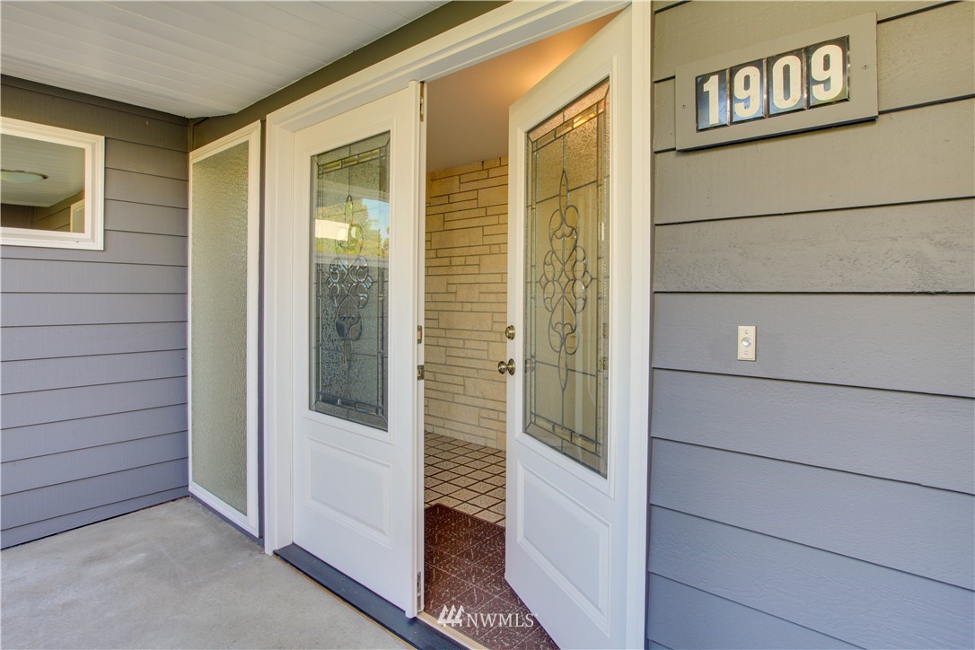 1909 Northeast 27th Street Renton, WA 98056 - Photo 4 of 25