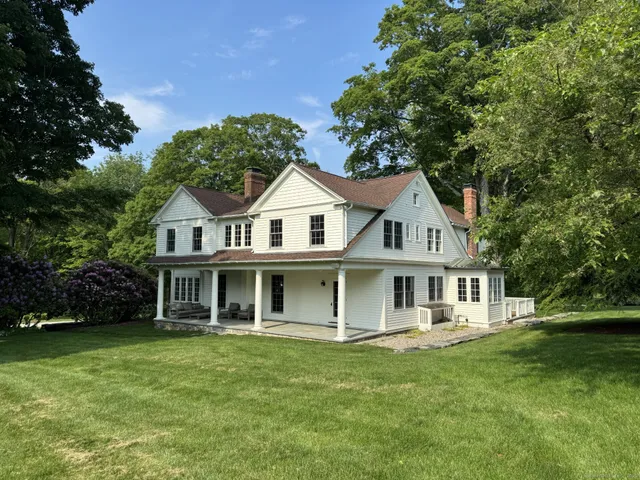 a view of a yard in front of house