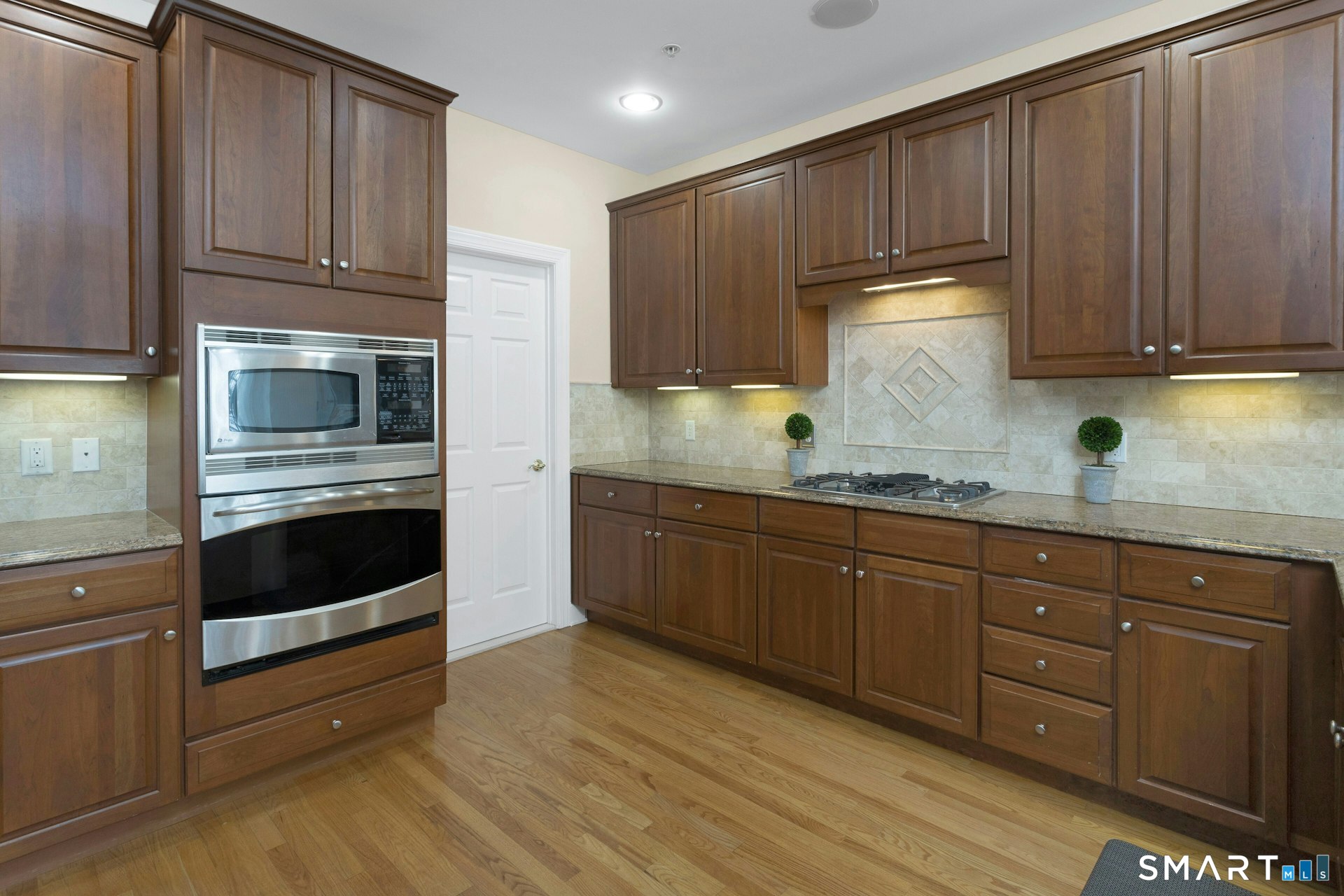 638 Danbury Road, Unit 9 Ridgefield, CT 06877 - Photo 11 of 27