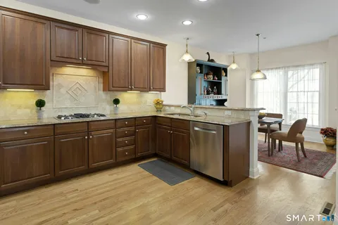 $975,000 | 638 Danbury Road, Unit 9, Ridgefield, CT 06877