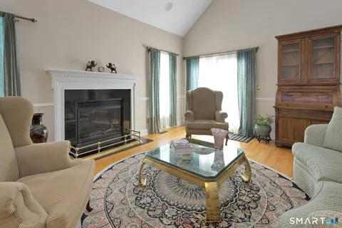 $975,000 | 638 Danbury Road, Unit 9, Ridgefield, CT 06877