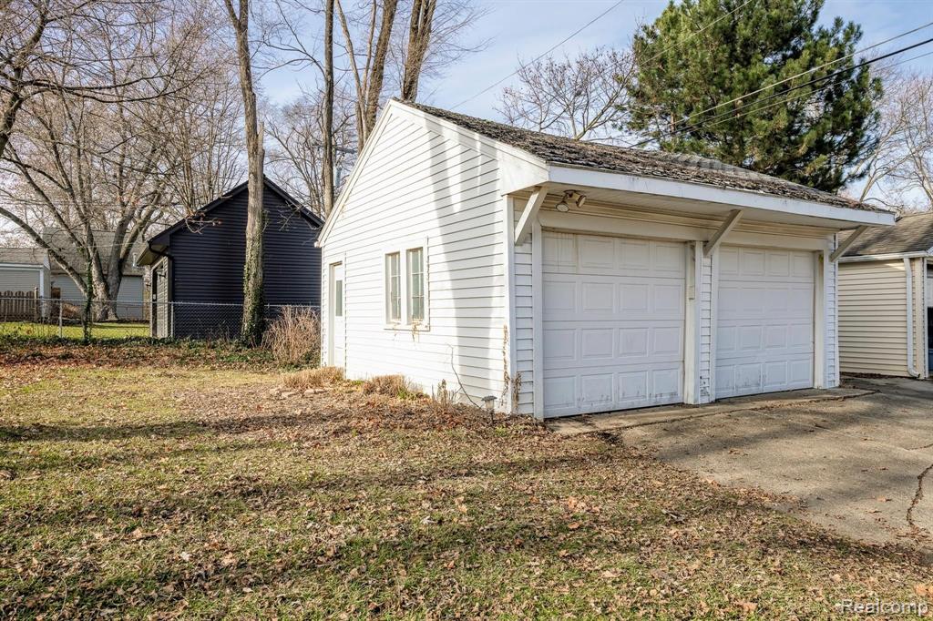 2585 Windemere Road Birmingham, MI 48009 - Photo 3 of 24