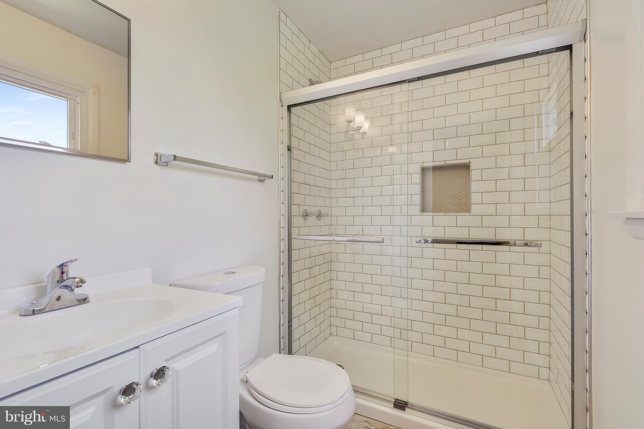 1301 Gatefield Road Baltimore, MD 21228 - Photo 21 of 27 Bath (Master)