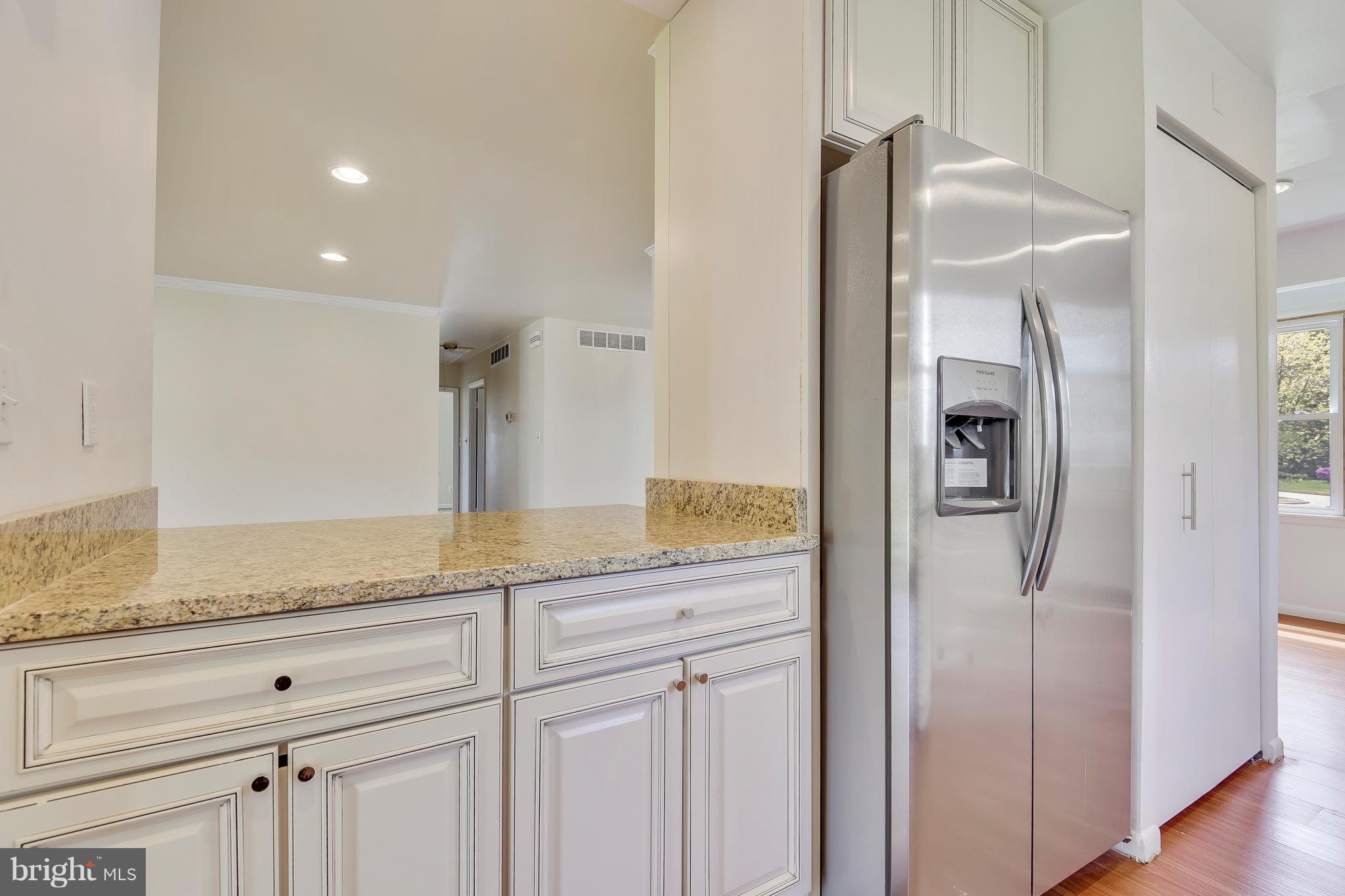 1301 Gatefield Road Baltimore, MD 21228 - Photo 9 of 27 Kitchen