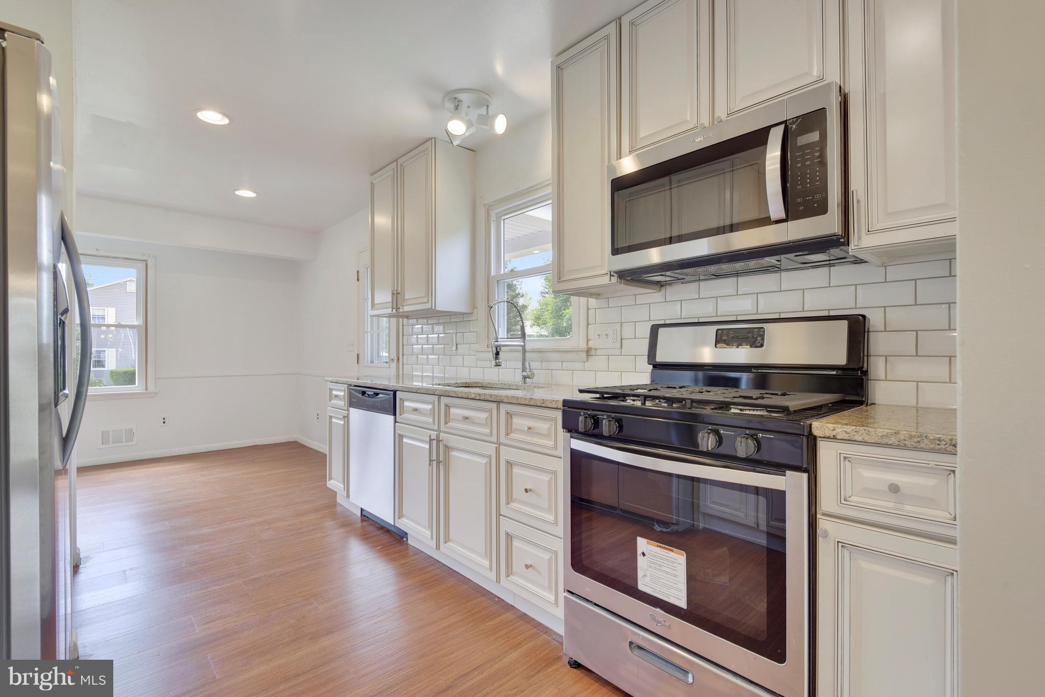1301 Gatefield Road Baltimore, MD 21228 - Photo 10 of 27 Kitchen