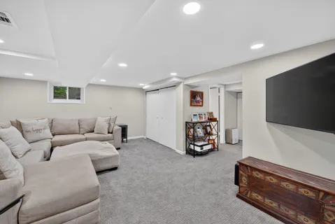$575,000 | 6960 North Ozark Avenue, Chicago, IL 60631