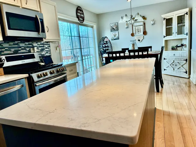 $679,000 | 605 Dorchester Court, Naperville, IL 60565