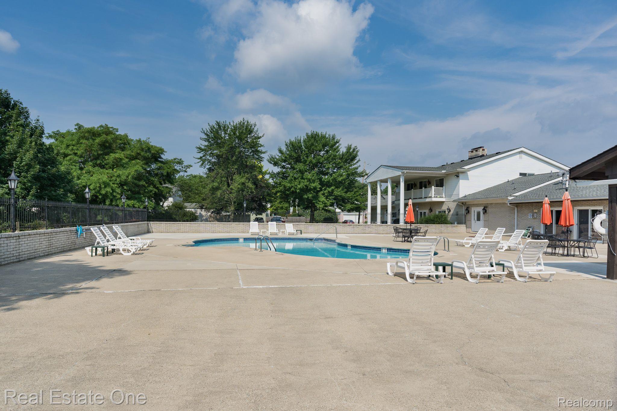 169 Manor Way Rochester, MI 48309 - Photo 23 of 23 Clubhouse outdoor pool
