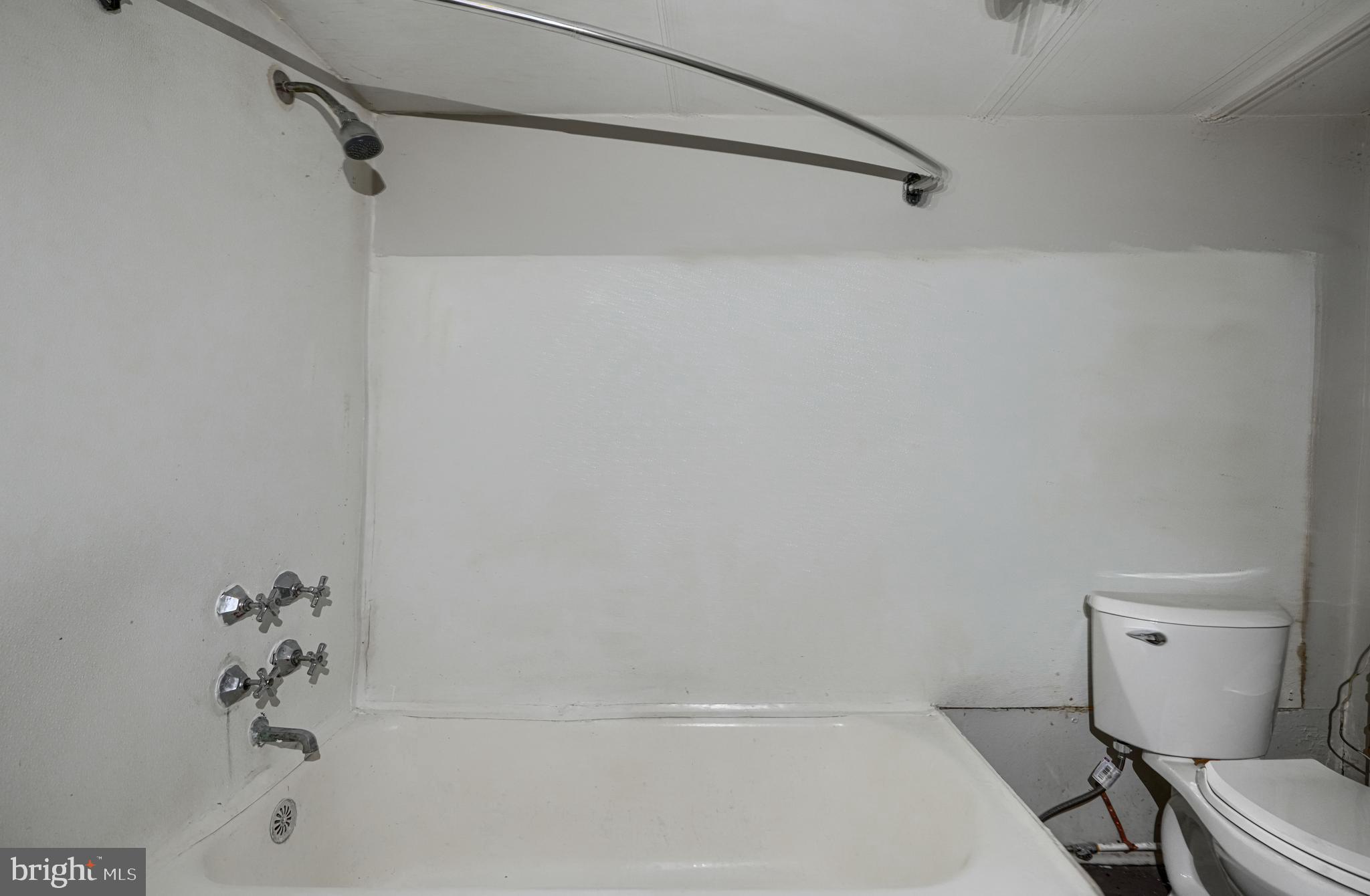4806 Reisterstown Road Baltimore, MD 21215 - Photo 33 of 34 a bathroom with a toilet and a shower