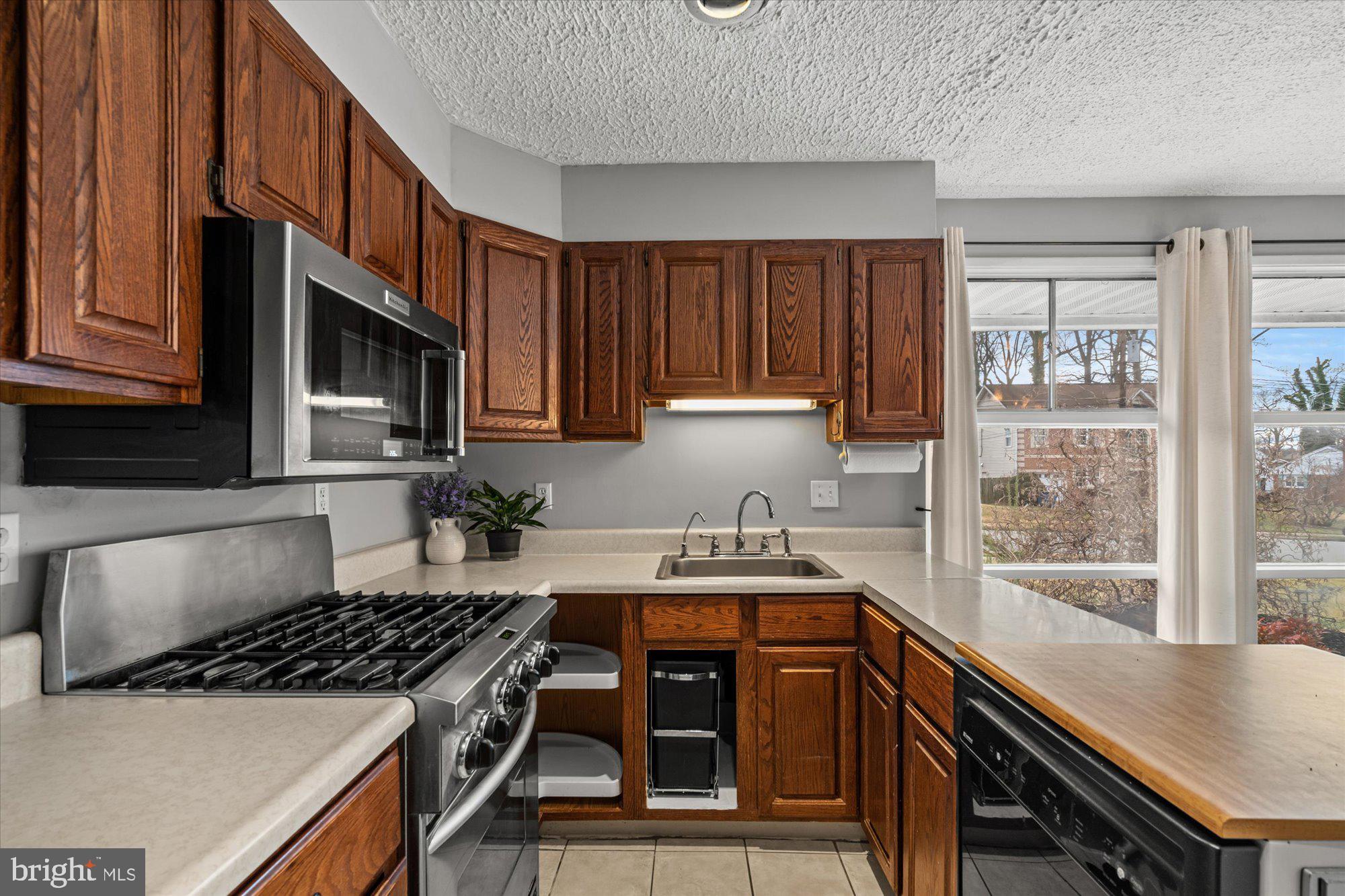 7407 Exmore Street Springfield, VA 22150 - Photo 8 of 36 Kitchen