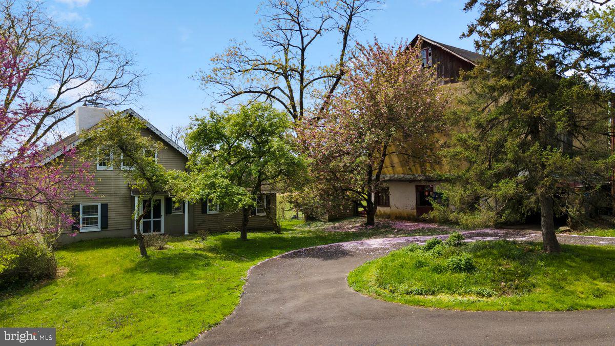 3480 Old Windy Bush Road New Hope, PA 18938 - Photo 3 of 44 Circular drive